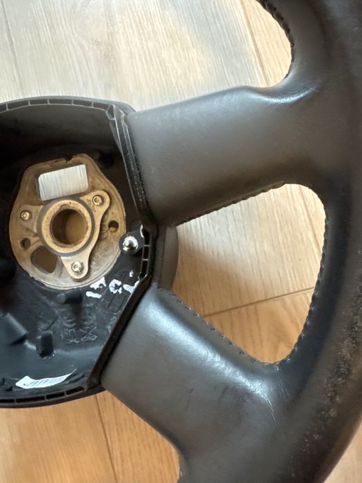 Audi A4 B7 кожен волан Ауди А4 Б7