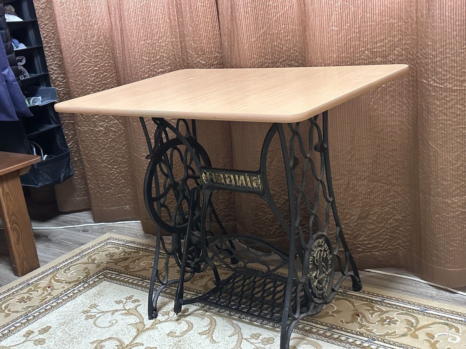 Столик для дома со станины зингер