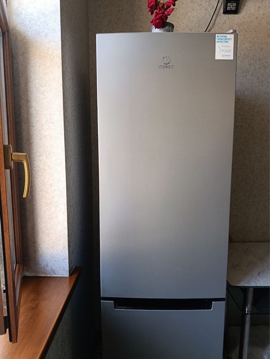 Muzlatgich Indesit DS4200 SB