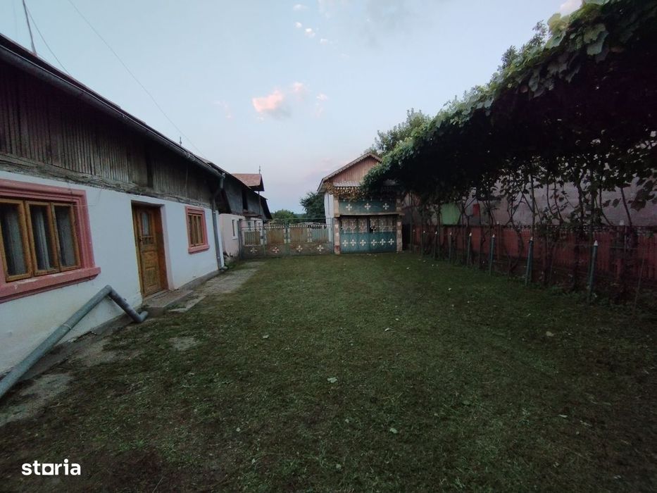 Casă de vânzare cu teren.