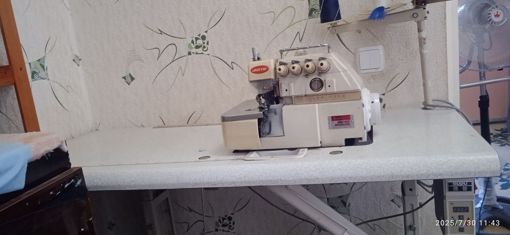 Tikuv moshinasi va averlok sotiladi