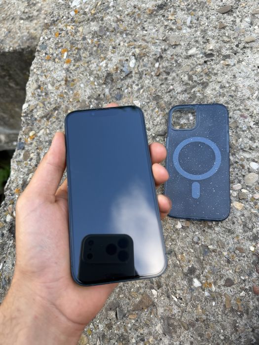 Vand iPhone 14 negru 128 GB in stare perfecta