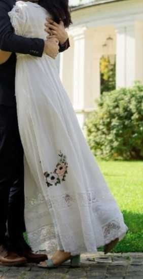 2 rochii superbe si feminine de ocazie, Diana Antohi si Lehel!!!