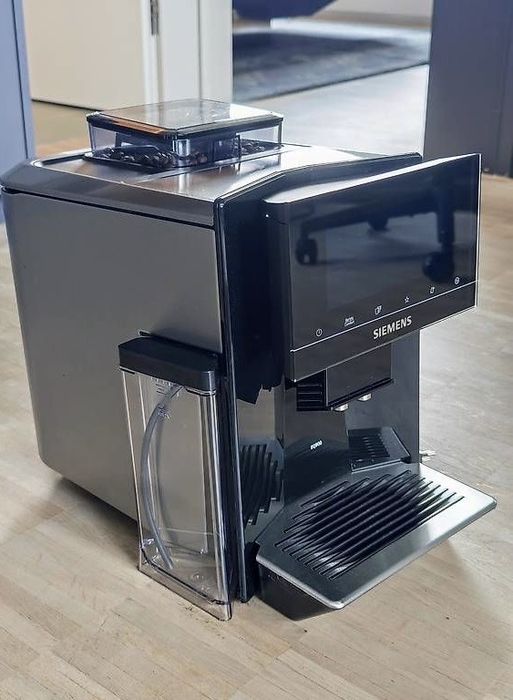 Vând piese de Siemens EQ900 și EQ700