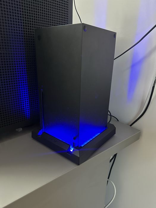 Xbox Series X + 2 controlere + cooler + suport + joc + telecomanda