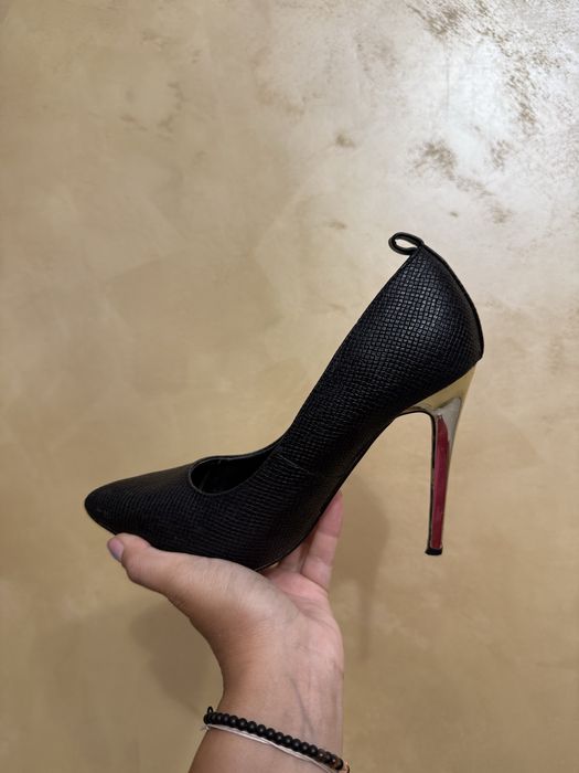 Pantofi stiletto