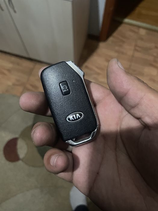 Ключ kia k5 , к3 20-25 г