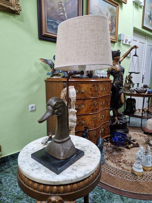 Уникална антикварна дизайнерска фигурална настолна лампа