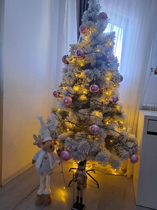 Brad artificial cu aspect nins nou in cutie 180 cm