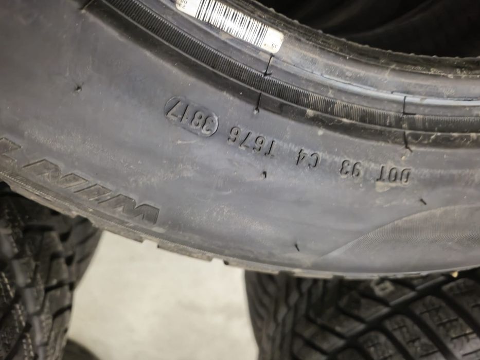 4 anvelope iarna noi Pirelli 225 60 17