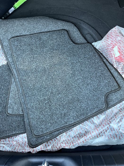 Продам комлект ковриков huyndai elantra 2024