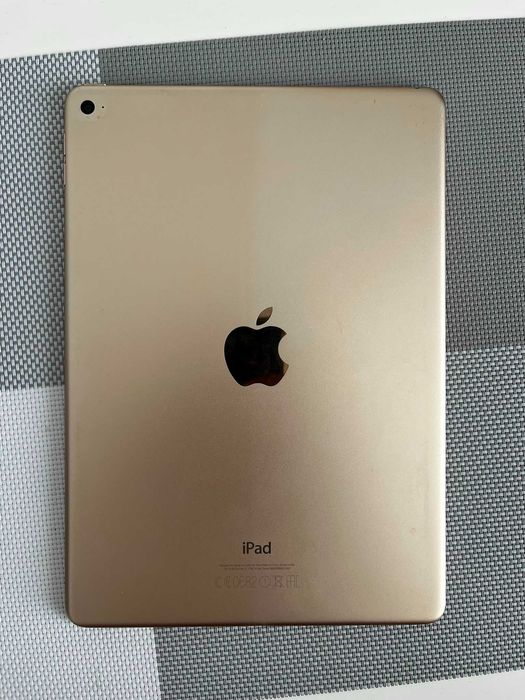 iPad uri Air 2 64 GB si Generatia 5 32 Gb