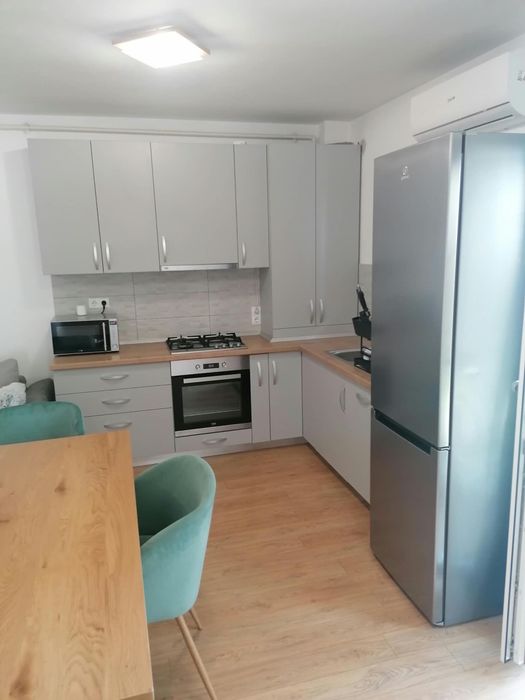 Inchiriez apartament