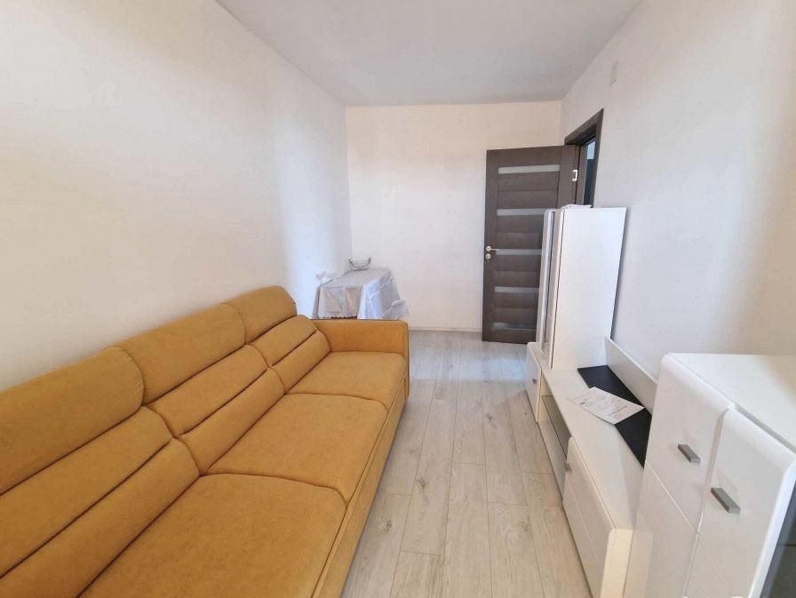 Vând apartament 3 camere – Mioriței, decomandat