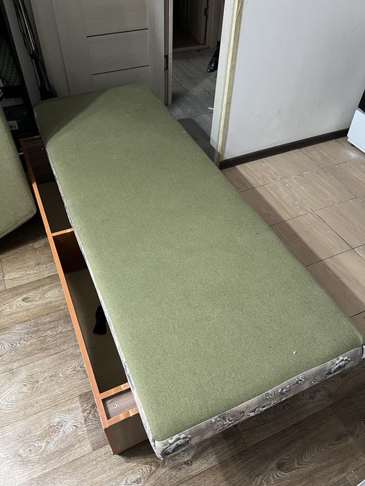 Диван с отсеками