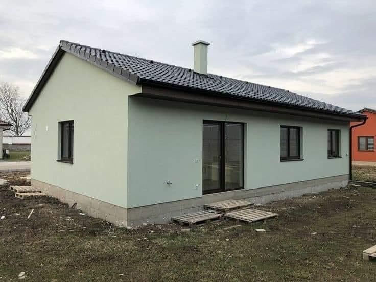 Vand case pe structura metalica din panouri sandwich termoizolante