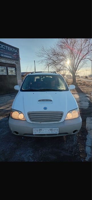 Продам машину Киа корневал