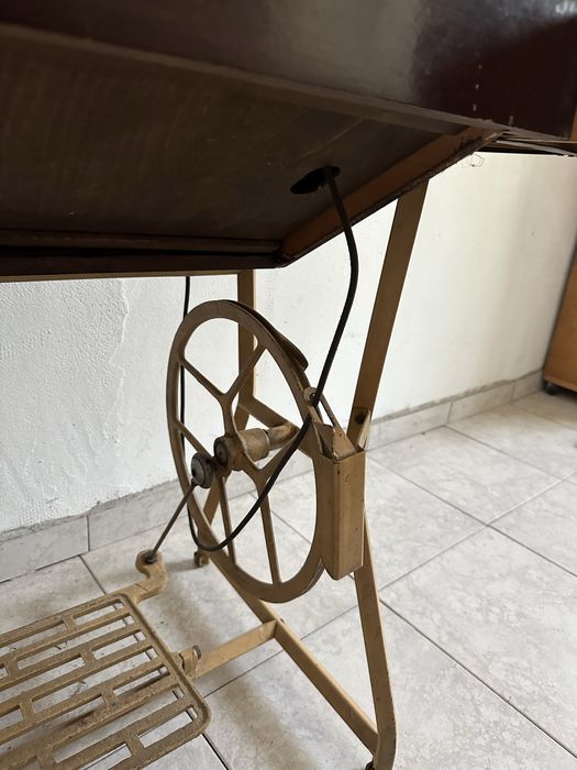 Mașina de cusut de colecție Ileana 67