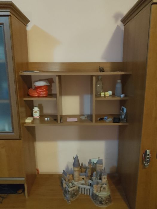 Дървена холна секция