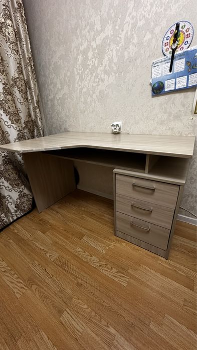 Письменный стол