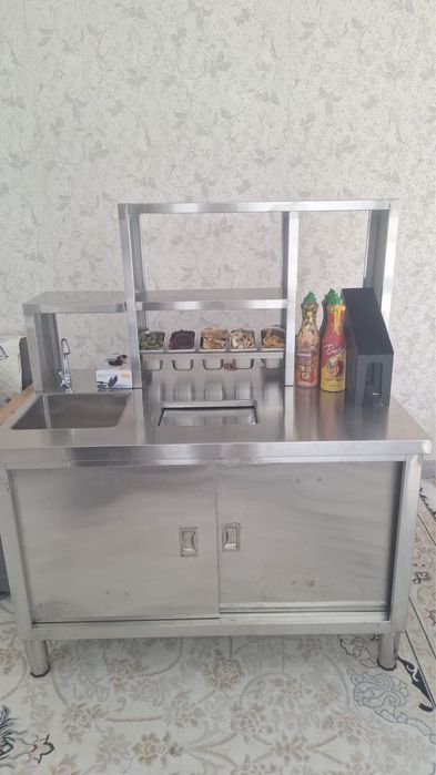 Торговая стойка с раковиной