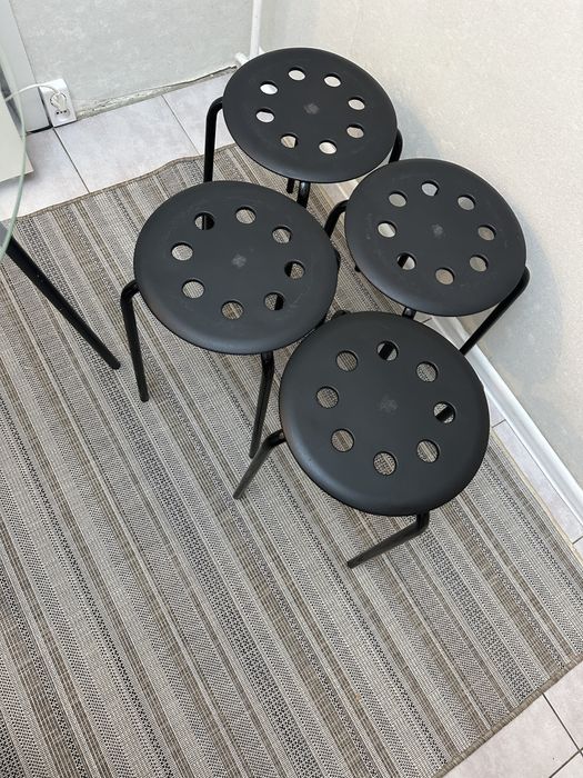 Продам стулья пластиковые