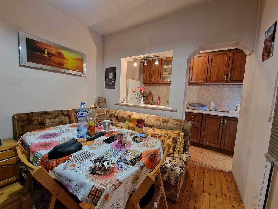 Дава се под наем Тристаен апартамент в Варна, Център - 85 кв.м за 578.34 € - Снимка #1