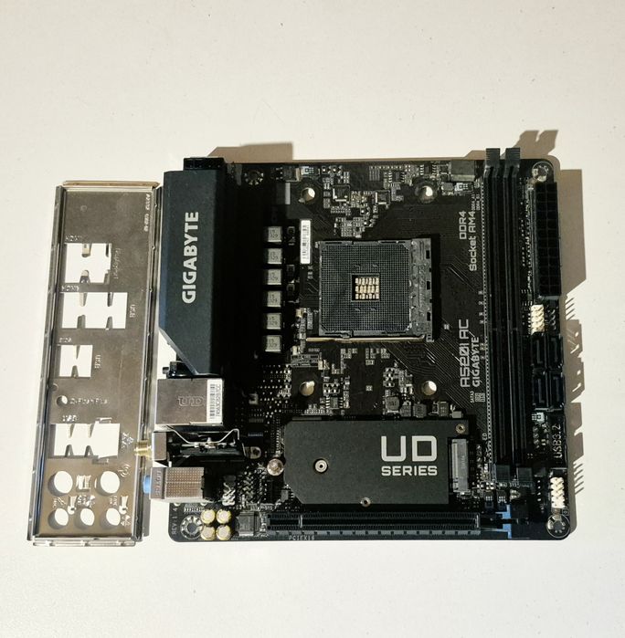 Placa baza gaming GIGABYTE A520I AC AMD A520 AM4 Wifi 5GHz