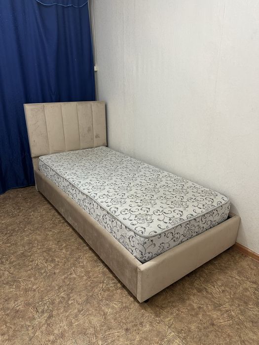 Продам кровать с матрасом
