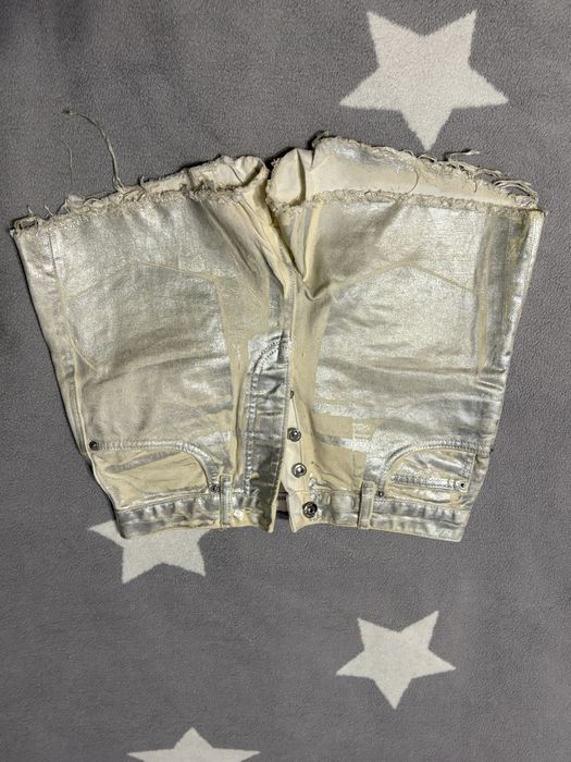 Сребърни къси панталони