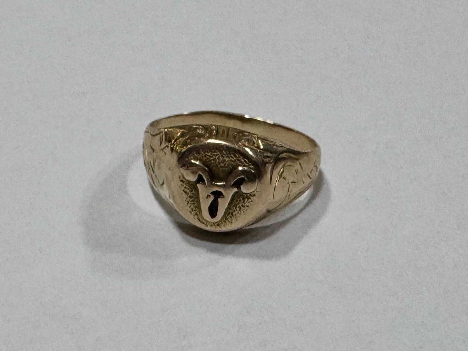 Златен пръстен 14 К 585/3,76 гр.