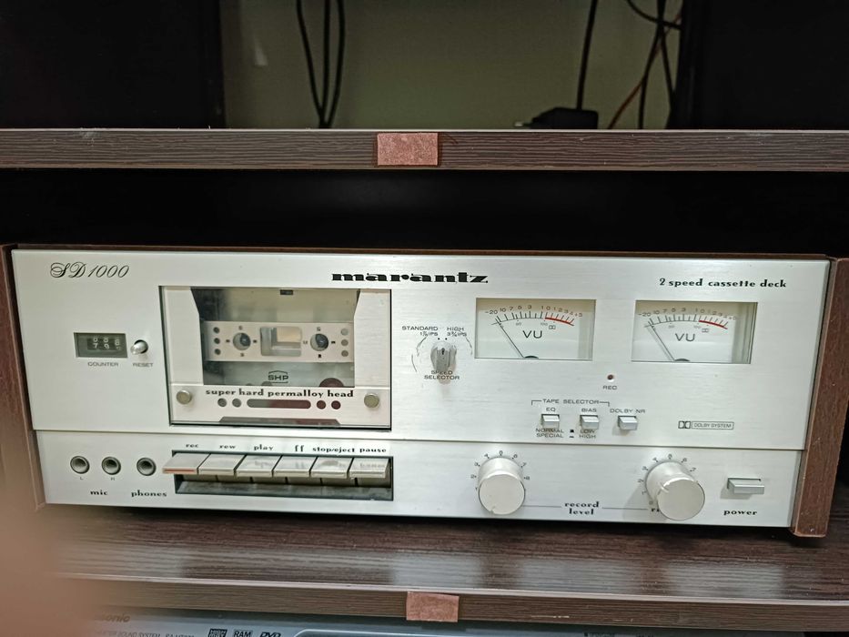 Продам магнитофон  Marantz CD-1000