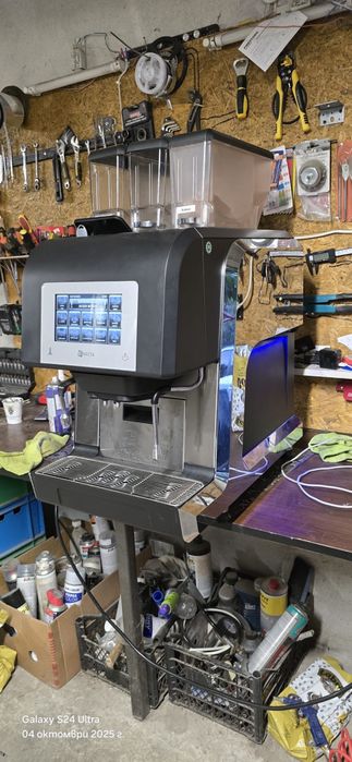 Продавам кафе машина Necta Karisma – в суров вид