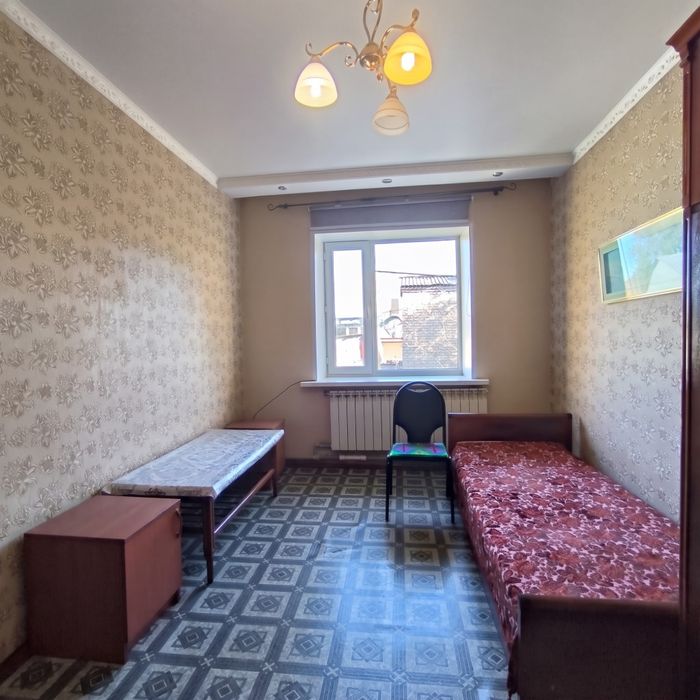 Продам 2х эт дом в центре