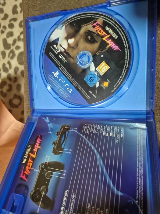 Vand 3 jocuri de ps4, spider-man sigilat, restul aproape noi