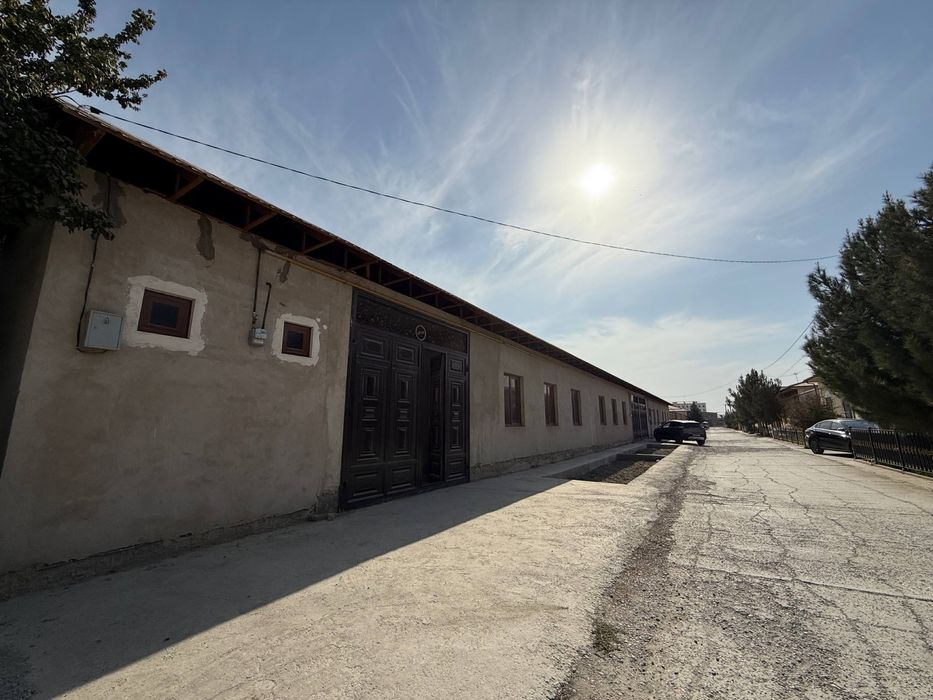 Tayyor 2.4 sotiqli hovli sotiladi