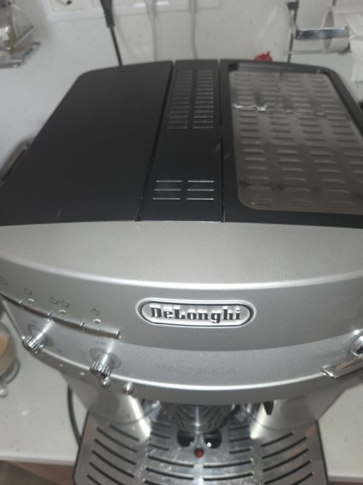 Кафе машина Delonghi Magnifica