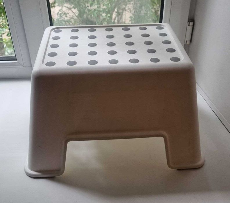 Табурет IKEA белый
