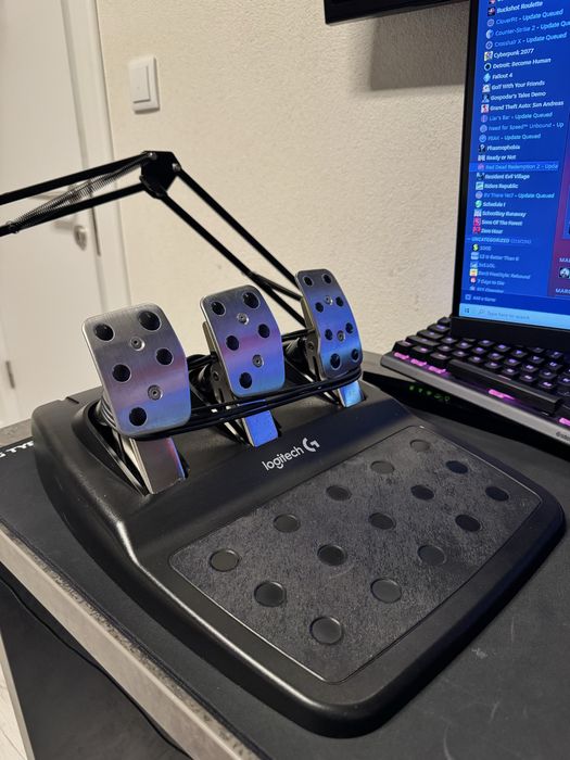 Volan Logitech G29 + schimbator , calitate top , bine intretinut