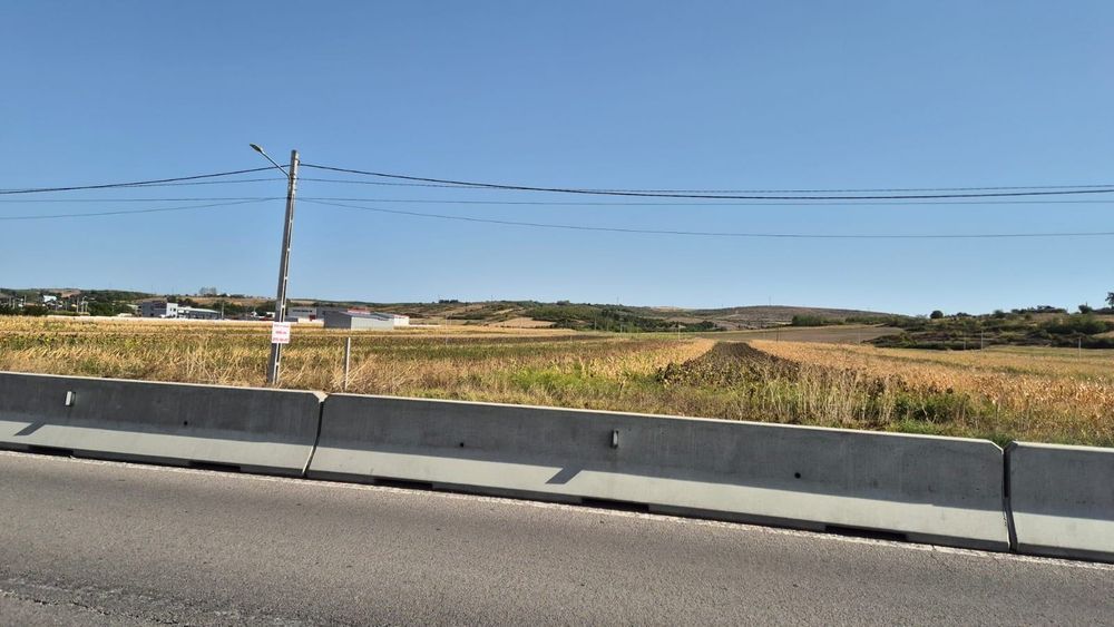 Teren Răcari la DE 70 - Vatra Romana