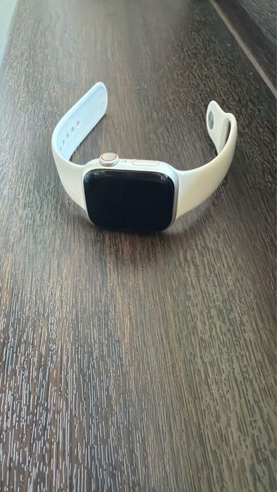 Apple Watch 9, GPS, Cellular, Starlight Aluminium 41mm