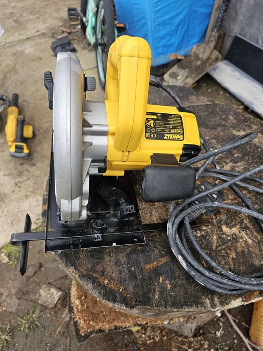 Circular dewalt Dwe560