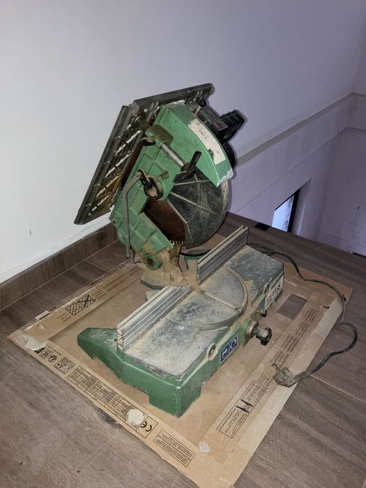 Машина за рязане на метал .