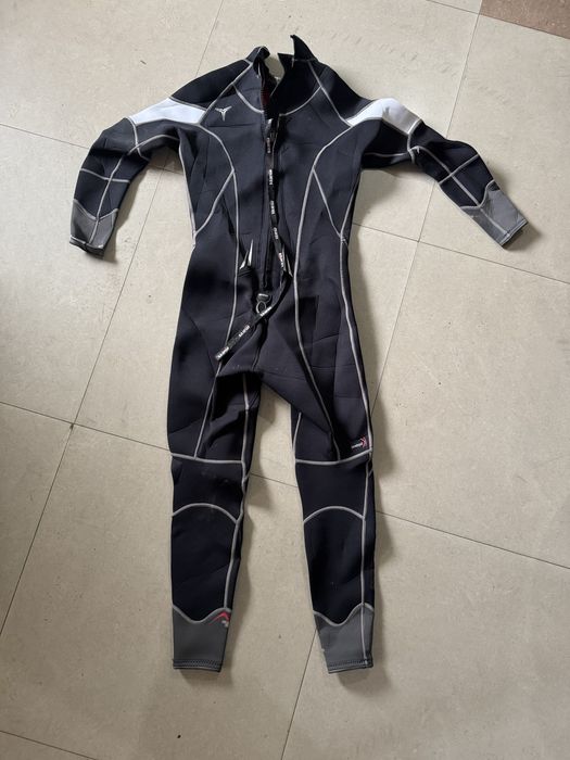 costum de scufundari