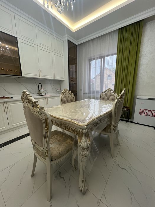 Продам стол и 4 стулья