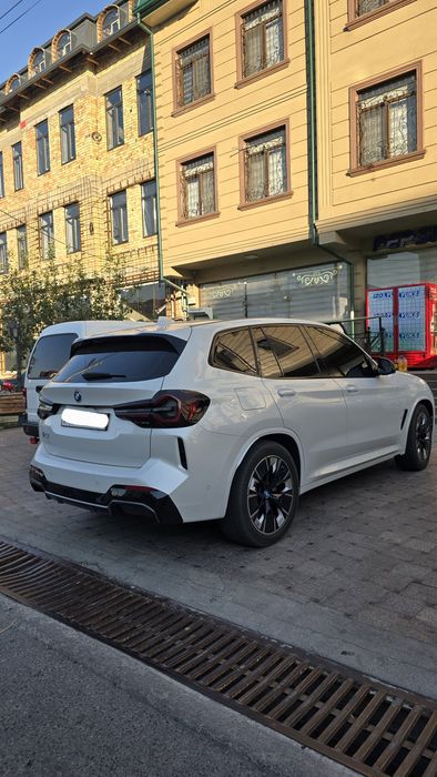 BMW iX3 электр Срочно сотилади