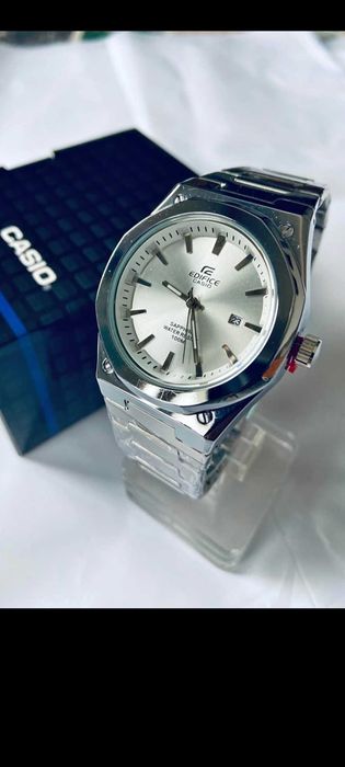 Часовник Касио Едифейс Самфир