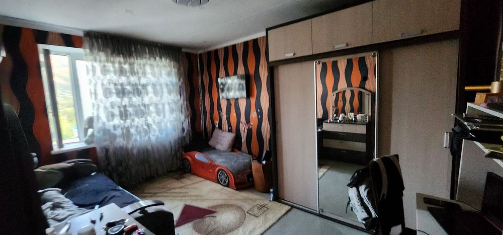 Продам квартиру женис 9