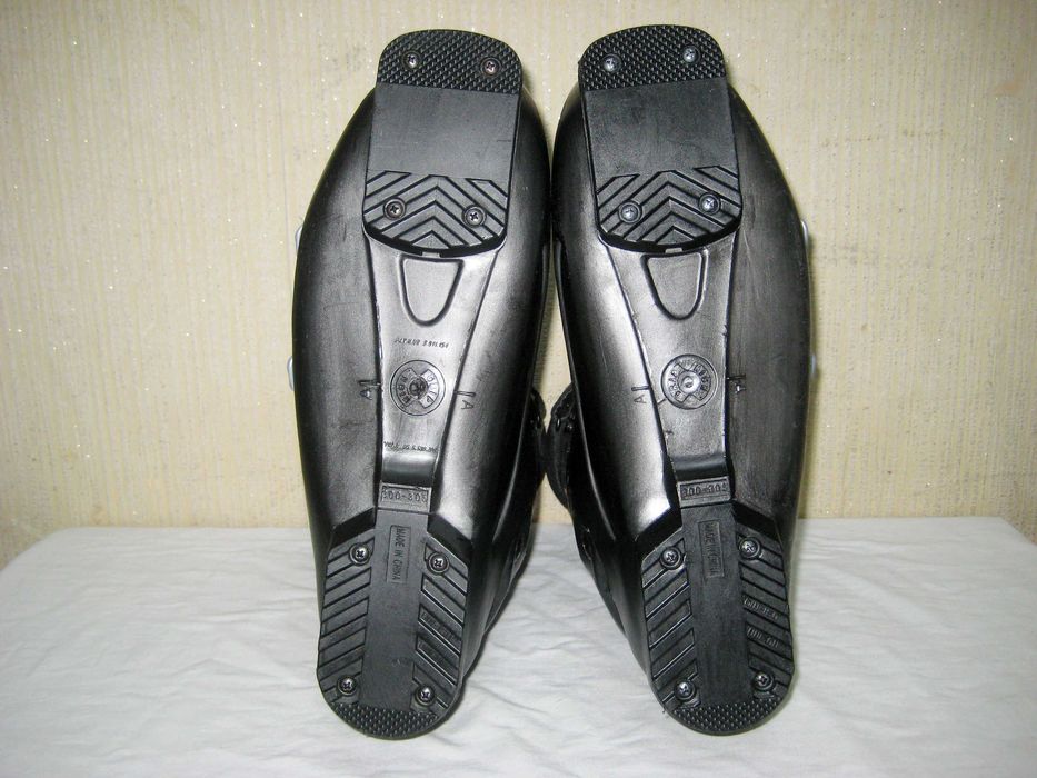 Горнолыжный ботинки NORDICA фирменный размер до 44  идеальном состоян