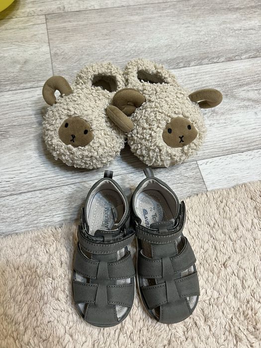 Детская обувь тапочки и сандали